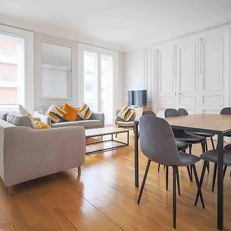 Avenue Des Champs-elysees, D'exception